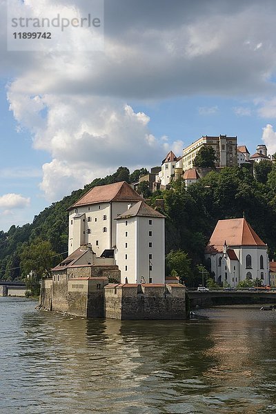 Schloss Veste Oberhaus und Schloss Veste Niederhaus  Donau  Altstadt  Passau  Niederbayern  Bayern  Deutschland  Europa