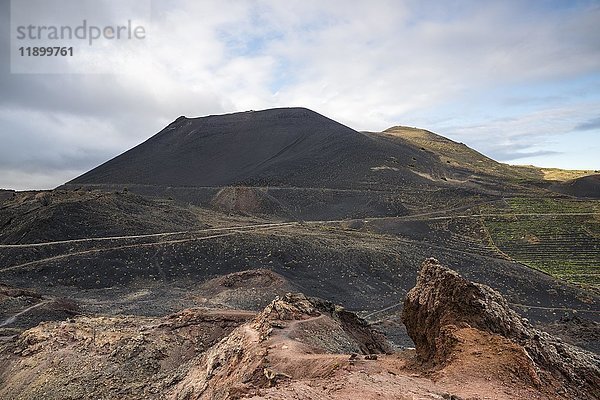 Vulkan San Antonio  Blick vom Vulkan Teneguia  Vulkane von Fuencaliente  Wanderweg Ruta de los Volcanes  Naturpark Cumbre Vieja  Fuencaliente  La Palma  Kanarische Inseln  Spanien  Europa