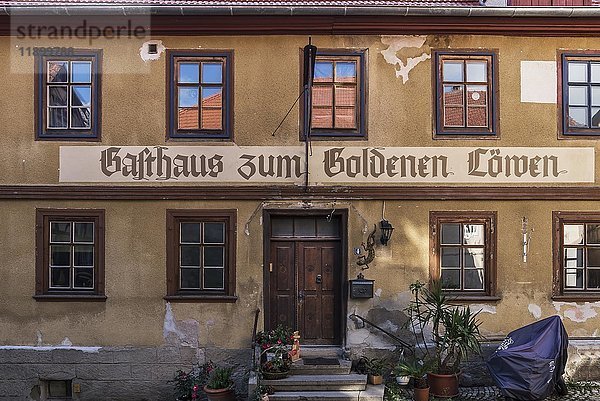 Ehemaliges  altes Gasthaus Zum Goldenen Löwen  um 1800  Königsberg  Unterfranken  Bayern  Deutschland  Europa