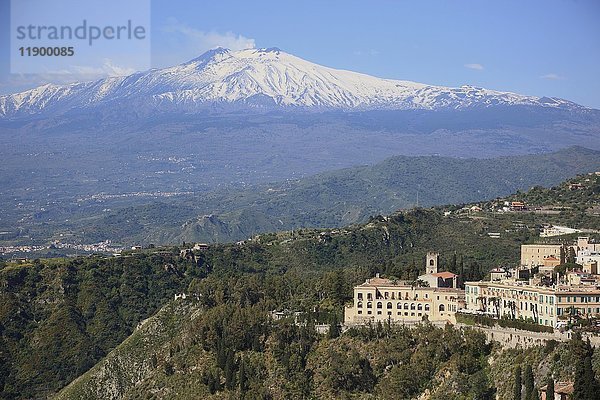 Blick auf den Vulkan Ätna  Taormina  Sizilien  Italien  Europa