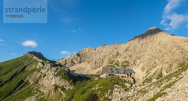 Alpenvereinshütte  Printz-Luitpolt-Haus vor Bergkulisse  Bad Hindelang  Allgäu  Bayern  Deutschland  Europa