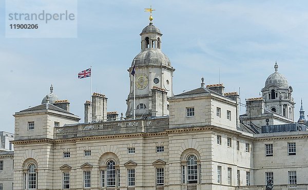 Regierungsgebäude mit britischer Flagge  Whitehall  Westminster  London  England  Vereinigtes Königreich  Europa