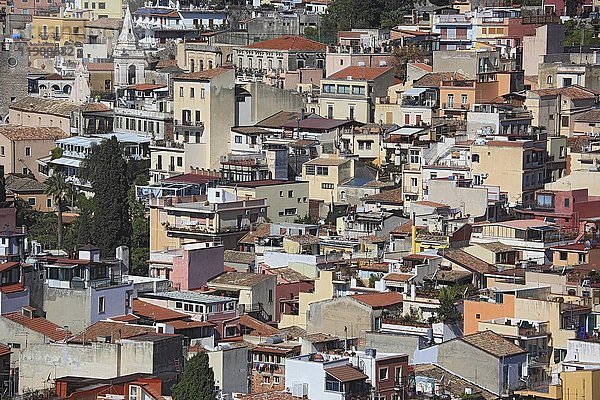 Häusermeer der Stadt Taormina  Sizilien  Italien  Europa