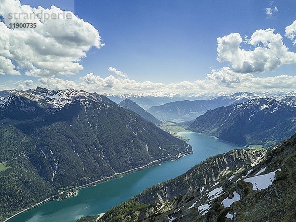 Blick auf den Achensee mit Alpenpanorama  Luftbild  Tirol  Österreich  Europa