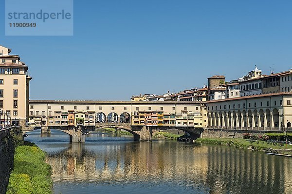Ponte Vecchio-Brücke über den Fluss Arno  Florenz  Toskana  Italien  Europa