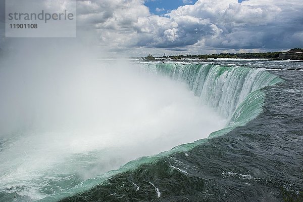 Überblick über die Horseshoe Falls  Kanadische Fälle  Niagara Falls  Ontario  Kanada  Nordamerika