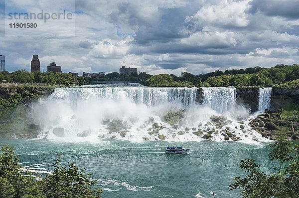 Überblick über die American Falls  Teil der Niagarafälle  Ontario  Kanada  Nordamerika
