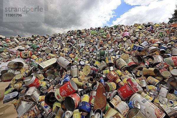 Abfallentsorgung  Lager für Recycling  Getränkedosen  Weissblech  Deutschland  Europa