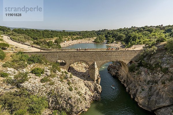 Teufelsbrücke oder Pont Du Diable  alte römische Brücke bei St-Guilhem-le-Désert  Département Hérault  Okzitanien  Frankreich  Europa