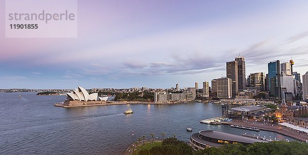 Sonnenuntergang  Circular Quay und The Rocks  Skyline mit Sydney Opera House  Finanzviertel  Bankenviertel  Sydney  New South Wales  Australien  Ozeanien