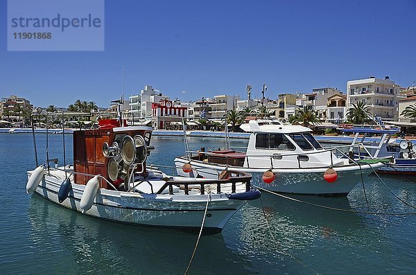 Fischerboote im Hafen von Sitia Regionaler Bezirk von Lasithi  Ostkreta  Griechenland  Europa