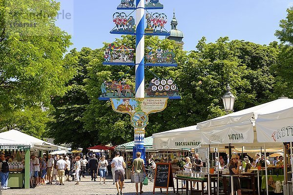 Maibaum  Viktualienmarkt  Altstadt  München  Oberbayern  Bayern  Deutschland  Europa