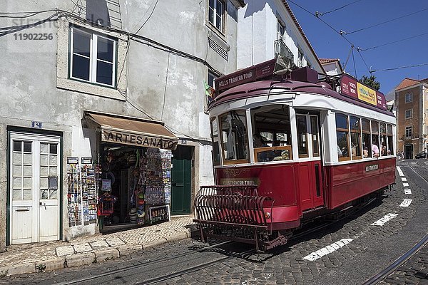 Alte Straßenbahn  Altstadtviertel Alfama  Lissabon  Portugal  Europa