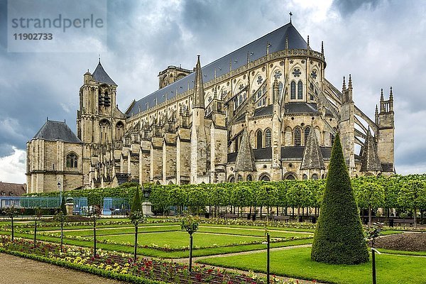 Kathedrale Saint Etienne  UNESCO-Welterbe  Bourges  Departement Cher  Region Centre-Val de Loire  Frankreich  Europa