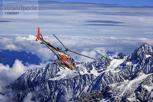 Bergrettungshubschrauber  Chamonix  Mont-Blanc  Frankreich  Europa