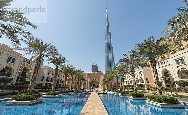 Palace City Hotel  Palmen und Springbrunnen  an der Rückseite des Burj Khalifa  Dubai  Emirat Dubai  Vereinigte Arabische Emirate  Asien