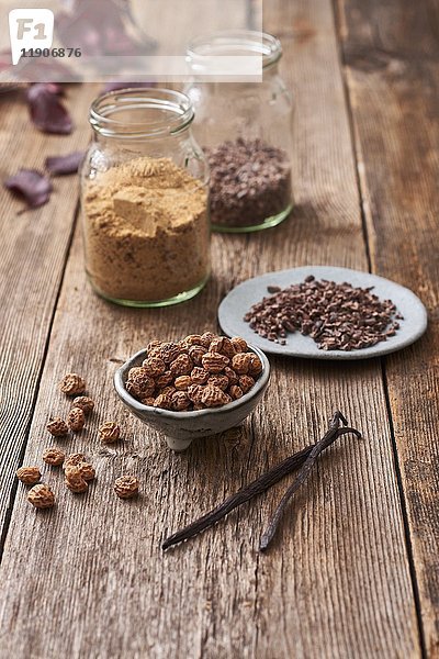 Zutaten für Erdmandelplätzchen mit Kakaonibs