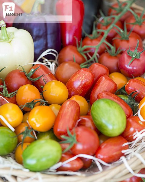 Verschiedene Tomaten auf einem Markt