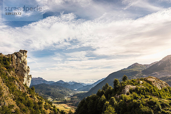 Bergtal-Landschaft und Felsformationen  Futaleufu  Region Los Lagos  Chile