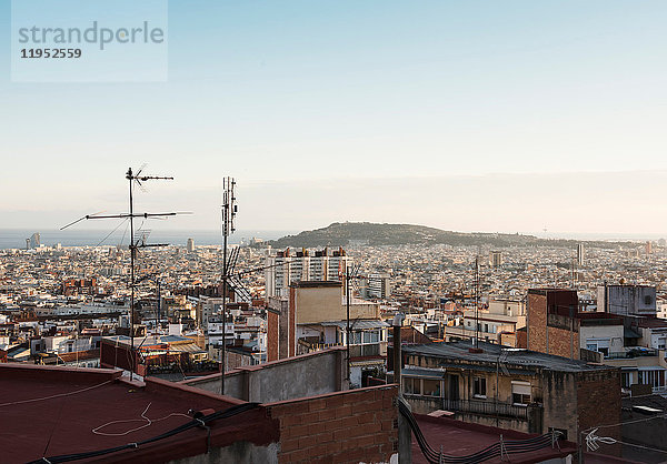 Stadtbildansicht mit Dachantennen  Barcelona  Spanien