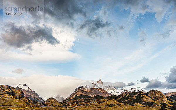 Blick auf das Fitz-Roy-Gebirge im Los Glaciares-Nationalpark  Patagonien  Argentinien
