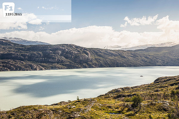 Landschaft mit Grey-Gletschersee  Nationalpark Torres del Paine  Chile