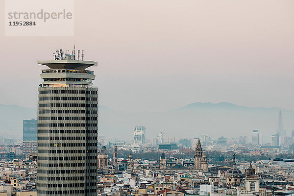 Hohes modernes Gebäude  Barcelona  Katalonien  Spanien