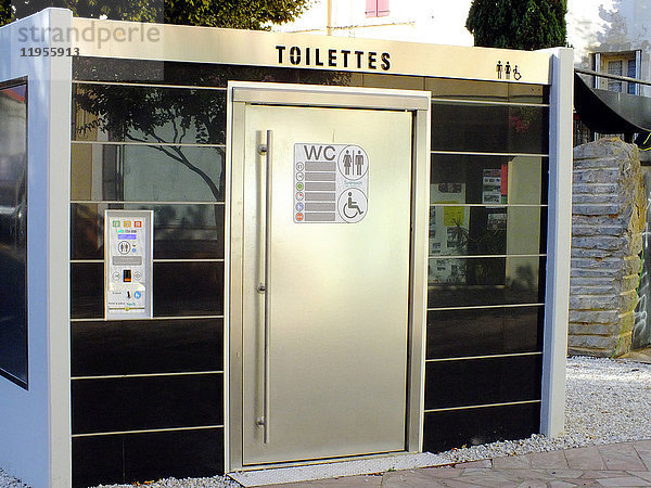 Automatische Toiletten in einem Stadtzentrum.
