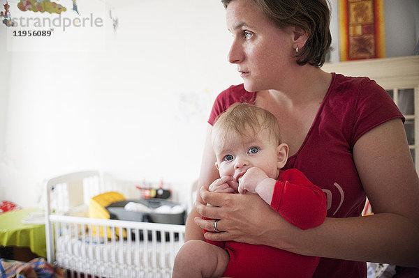 Sophie und Agnes leben seit 11 Jahren als Paar zusammen und wollten eine Familie gründen. Sie sind Mitglieder der französischen Vereinigung APGL (für schwule und lesbische Eltern und zukünftige Eltern). Nach drei Versuchen der künstlichen Befruchtung in Spanien beschlossen sie  es mit IVF zu versuchen. Seit 2015 werden sie von einer Klinik in Gent  Belgien  betreut. Nach einer mehrmonatigen Überwachung und Behandlung fand die IVF im Februar 2016 statt. Sie war erfolgreich und am 17. November 2016 wurde Gael geboren. Im April 2017 ist Gael 5 Monate alt.