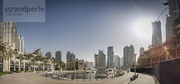 Vereinigte Arabische Emirate  Dubai  Panoramablick von der Nordostspitze auf Dubai Marina