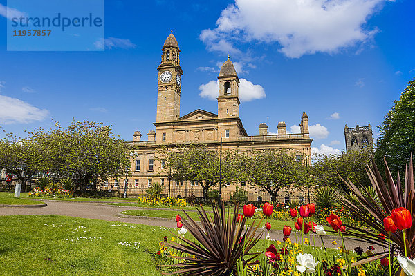 Rathaus von Paisley und Gärten am Dunn Square  Paisley  Renfrewshire  Schottland  Vereinigtes Königreich  Europa