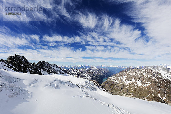 Blick vom Dent d'Herens  Aostatal  Italienische Alpen  Italien  Europa