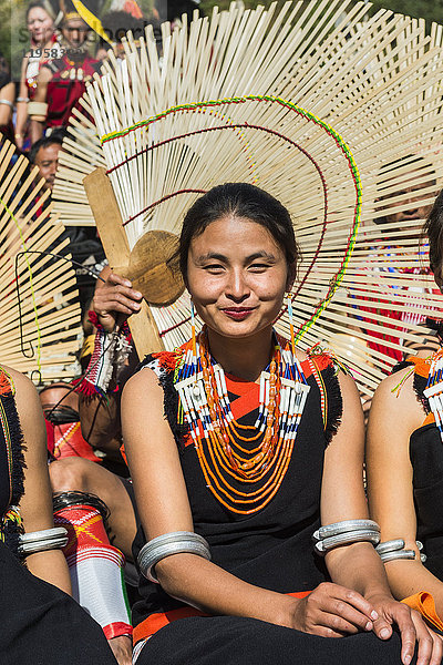 Stammesangehörige Frau beim Hornbill Festival  Kohima  Nagaland  Indien  Asien