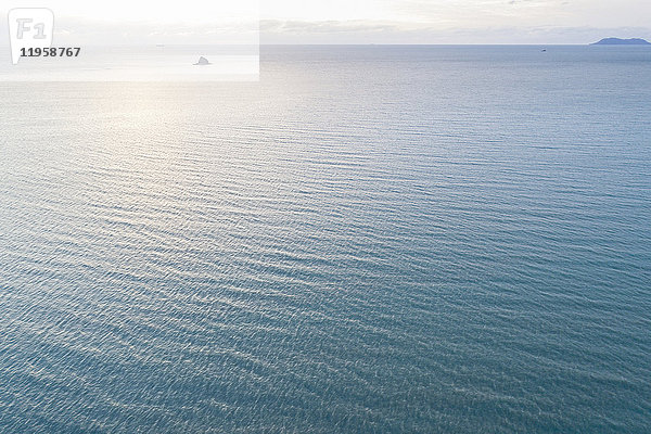 Australien  Queensland  Meer  das das Sonnenlicht reflektiert