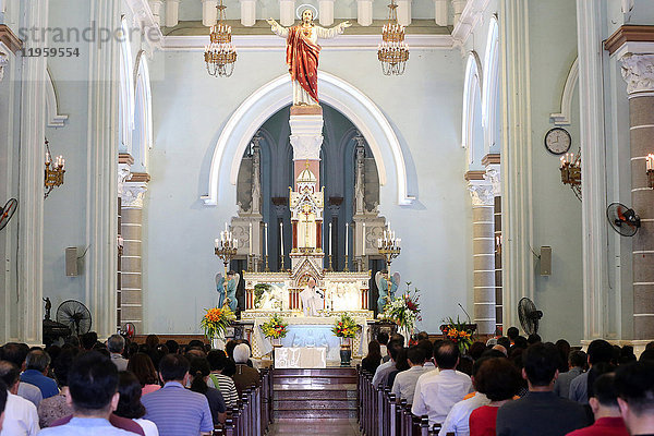 Feier der Sonntagsmesse  Eucharistie  St. Philip Kirche (Huyen Sy Kirche)  Ho Chi Minh Stadt  Vietnam  Indochina  Südostasien  Asien
