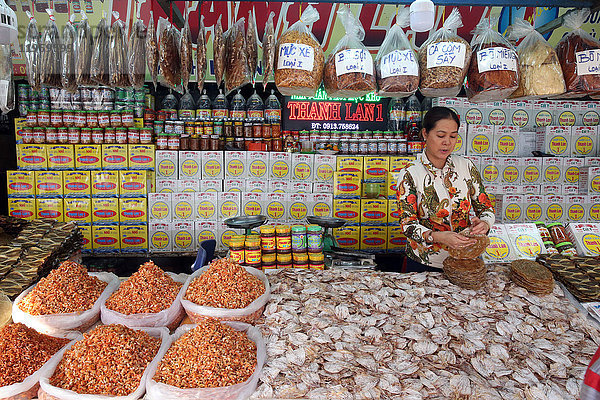 Vung Tau Fischmarkt  Trockenfisch zum Verkauf  Vung Tau  Vietnam  Indochina  Südostasien  Asien
