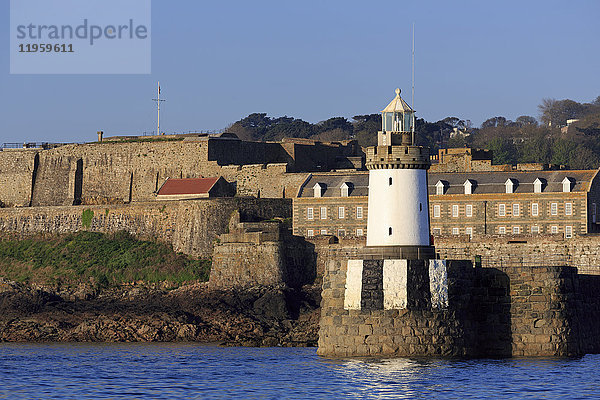 Castle Breakwater Lighthouse  St. Peter Port  Guernsey  Kanalinseln  Vereinigtes Königreich  Europa