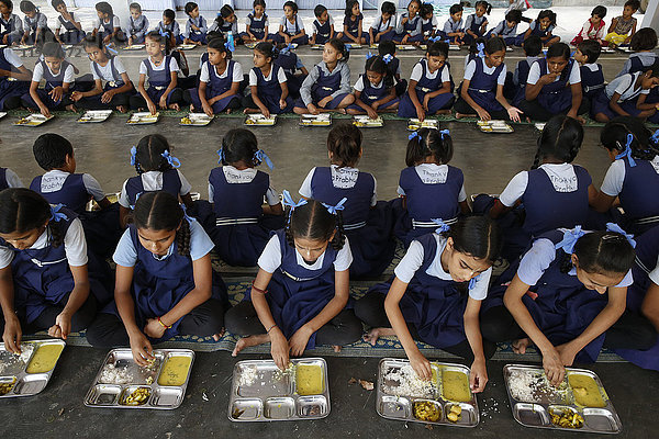 Sandipani Muni Schule für bedürftige Mädchen  geführt von Food for Life  Vrindavan  Uttar Pradesh  Indien  Asien