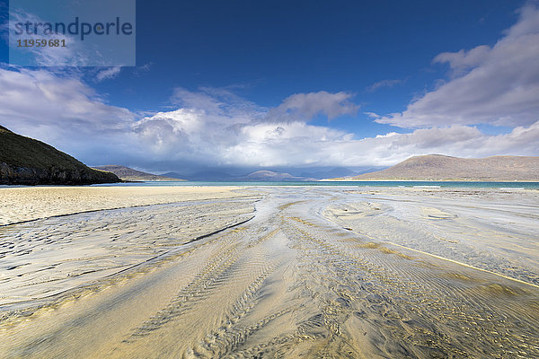 Horgabost Strand  gegenüber der Insel Taransay  Isle of Harris  Äußere Hebriden  Schottland  Vereinigtes Königreich  Europa