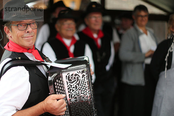 Akkordeon-Folkband  Handwerksfestival Old Domancy  Haute-Savoie  Frankreich  Europa