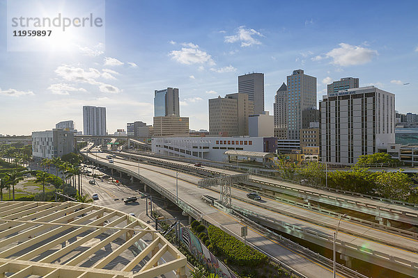 Blick auf den Miami Freeway in Downtown Miami  Miami  Florida  Vereinigte Staaten von Amerika  Nord-Amerika