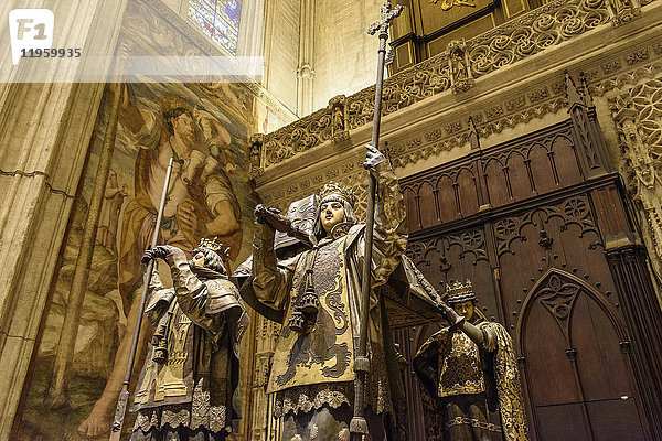 Grabmal von Christoph Kolumbus aus dem 16. Jahrhundert in der Catedral de Sevilla  Sevilla  Andalusien  Spanien.