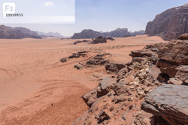 Felsformationen in der Wüstenwildnis im Süden Jordaniens.