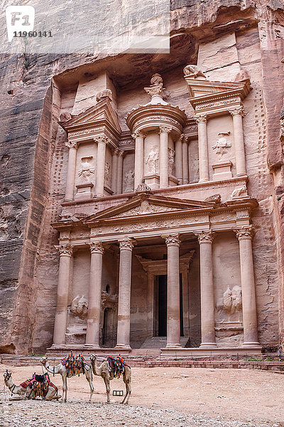 Außenansicht der Felsarchitektur von Al Khazneh oder der Schatzkammer in Petra  Jordanien.