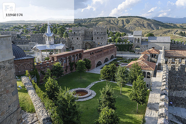 Hochwinkelansicht der alten Festung  Burg und Moschee in Akhaltsikhe  Georgien.