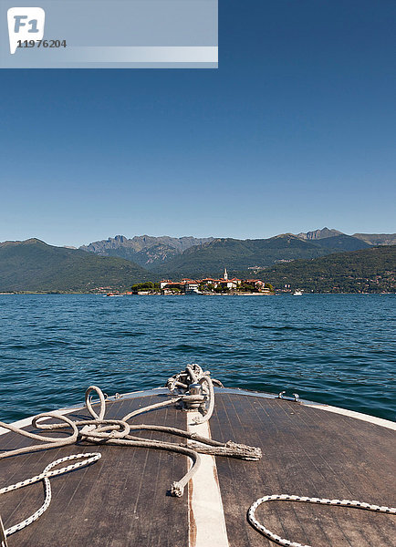 Ausflugsboot zu den Borromäischen Inseln auf dem Lago Maggiore  Piemont  Italien