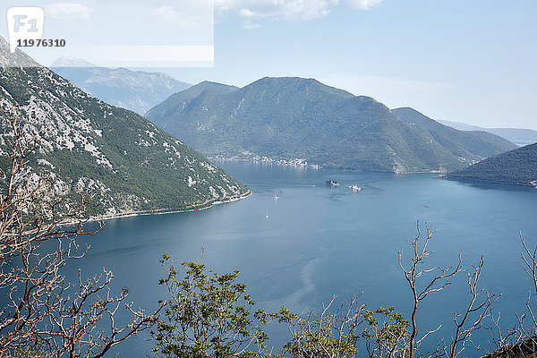 Erhöhter Blick über die Bucht von Kotor  Montenegro