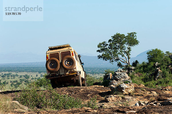 Safari-Fahrzeug  Lualenyi-Wildreservat  Tsavo  Kenia