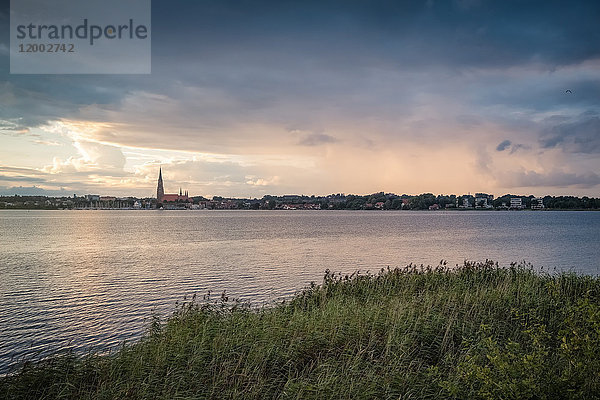 Schleswiger Dom und Schlei  Schleswi  Schleswig-Holstein  Deutschland  Europa