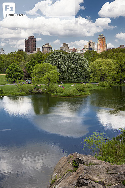 USA  New York City  Skyline mit Central Park im Frühjahr